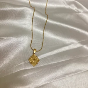 Radiant 18K Gold Anti-Tarnish Floral Pendant Necklace